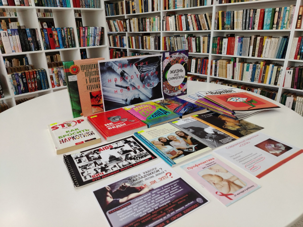 Книжная выставка-предупреждение «Лёгких наркотиков не бывает»