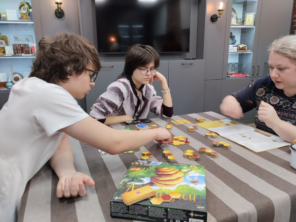 Турнир по настольной игре «Дикий улей»